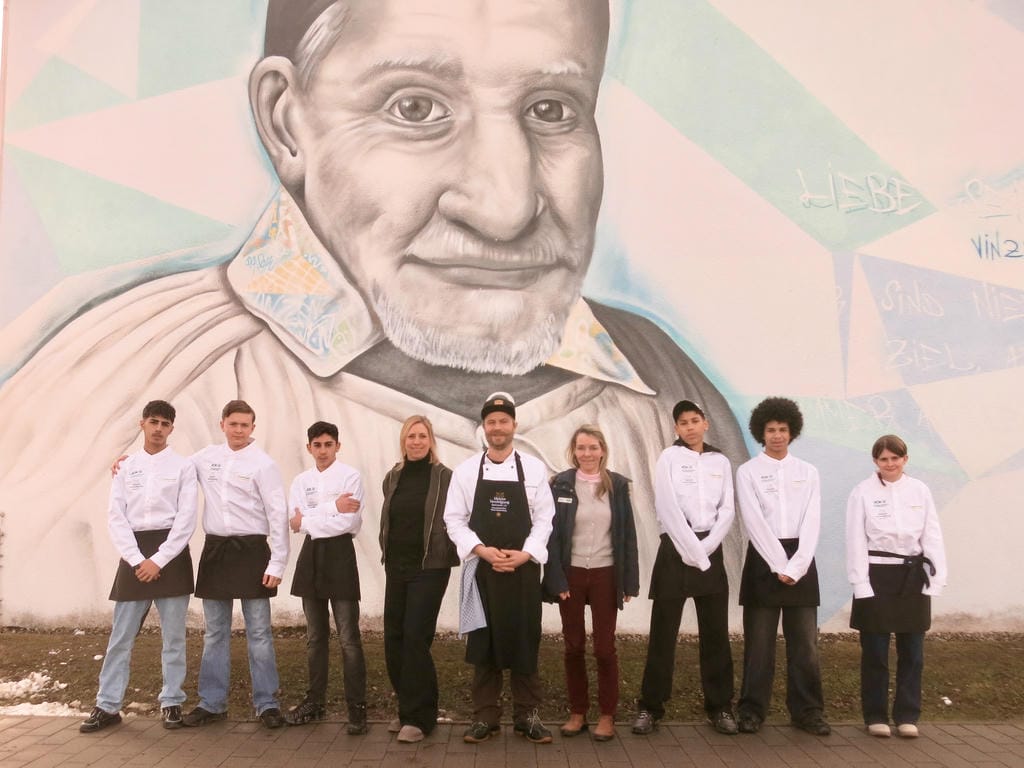 Bei der Schlemmerbande Schwendi mit Christopher König wird Gulasch gemacht